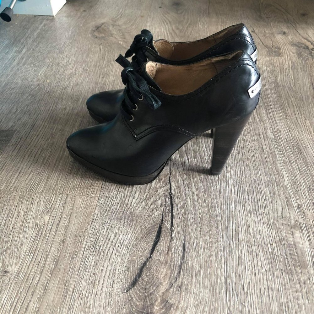 FRYE shoe company heels (harlow stich platform)